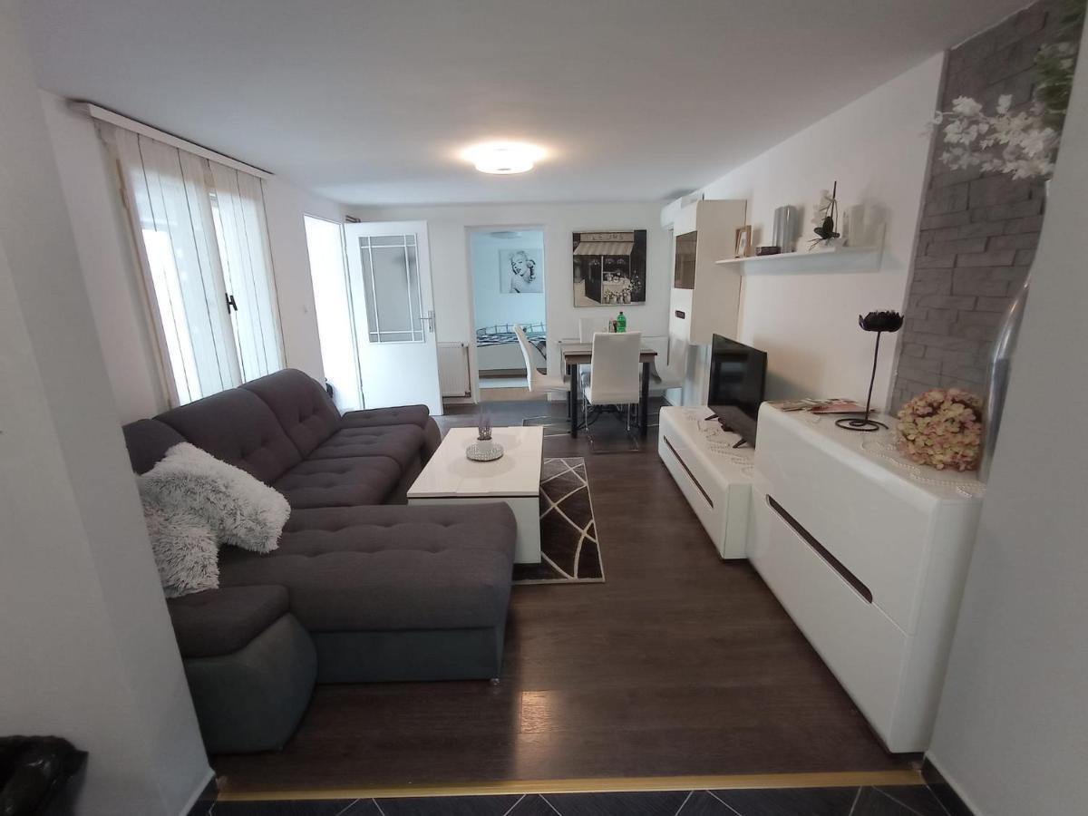 Petra Apartment Dakovo Exterior photo